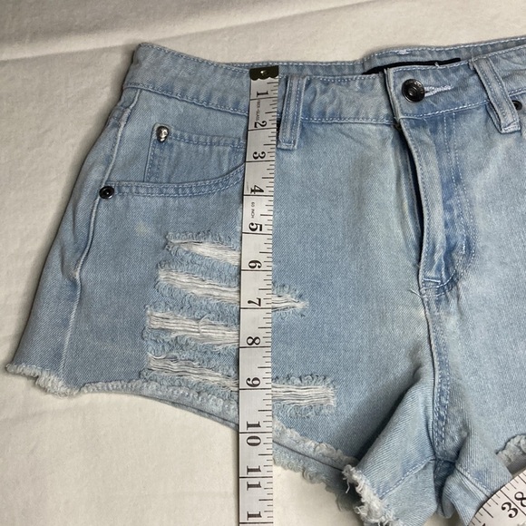 Blackheart High Rise Short Jean Shorts Lightwash, Shredded Juniors Size 3 - Picture 4 of 9